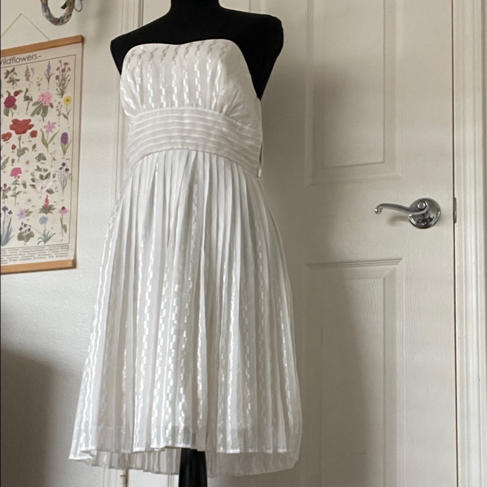 White House Black Market Strapless White Dress